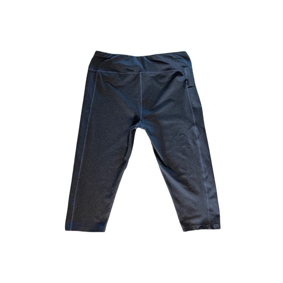 L7 Sport Essentials Women's Capri Leggings with Phone Pocket, Size L - Picture 2 of 4